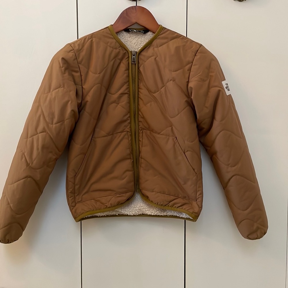 Kids quilted North face jacket with faux shearling interior size medium 10/12